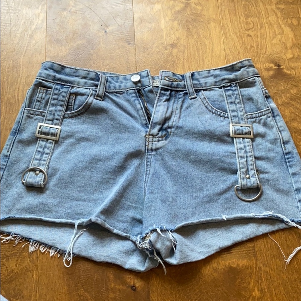 Adorable jean shorts! size 28/29 waist